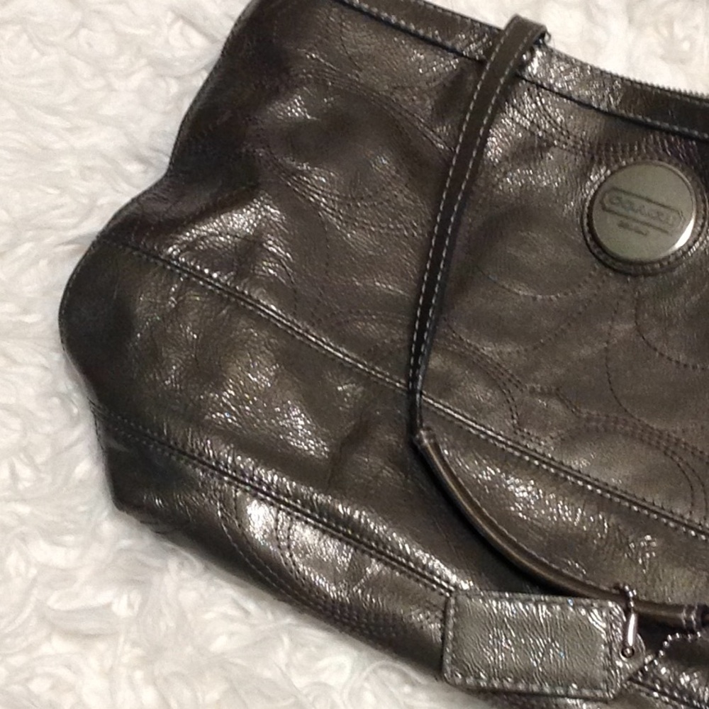 Gorgeous Stitched C Signature Stiped Tote Coach, metallilic gray-green, leather - Picture 6 of 6